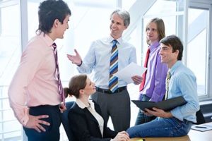 Gruppe von Menschen in einem Geschäftstreffen