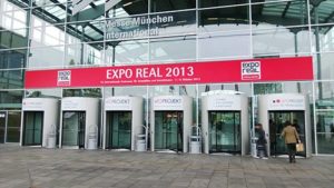 Eingang zur Expo Real 2013 in München.